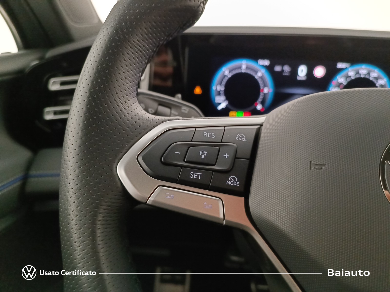 15 - Volkswagen Tiguan 2.0 tdi scr 150cv r-line dsg