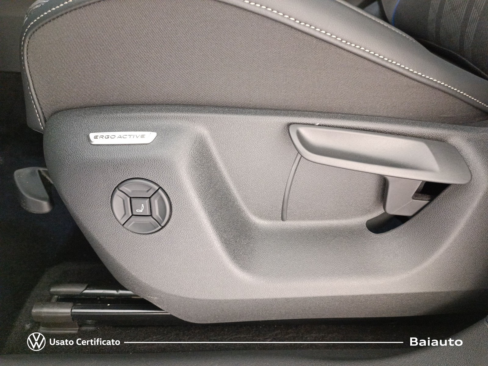 23 - Volkswagen Tiguan 2.0 tdi scr 150cv r-line dsg