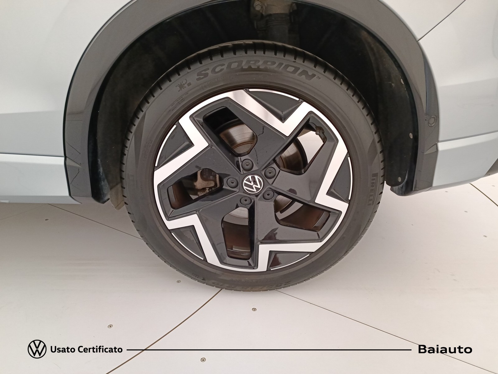 28 - Volkswagen Tiguan 2.0 tdi scr 150cv r-line dsg