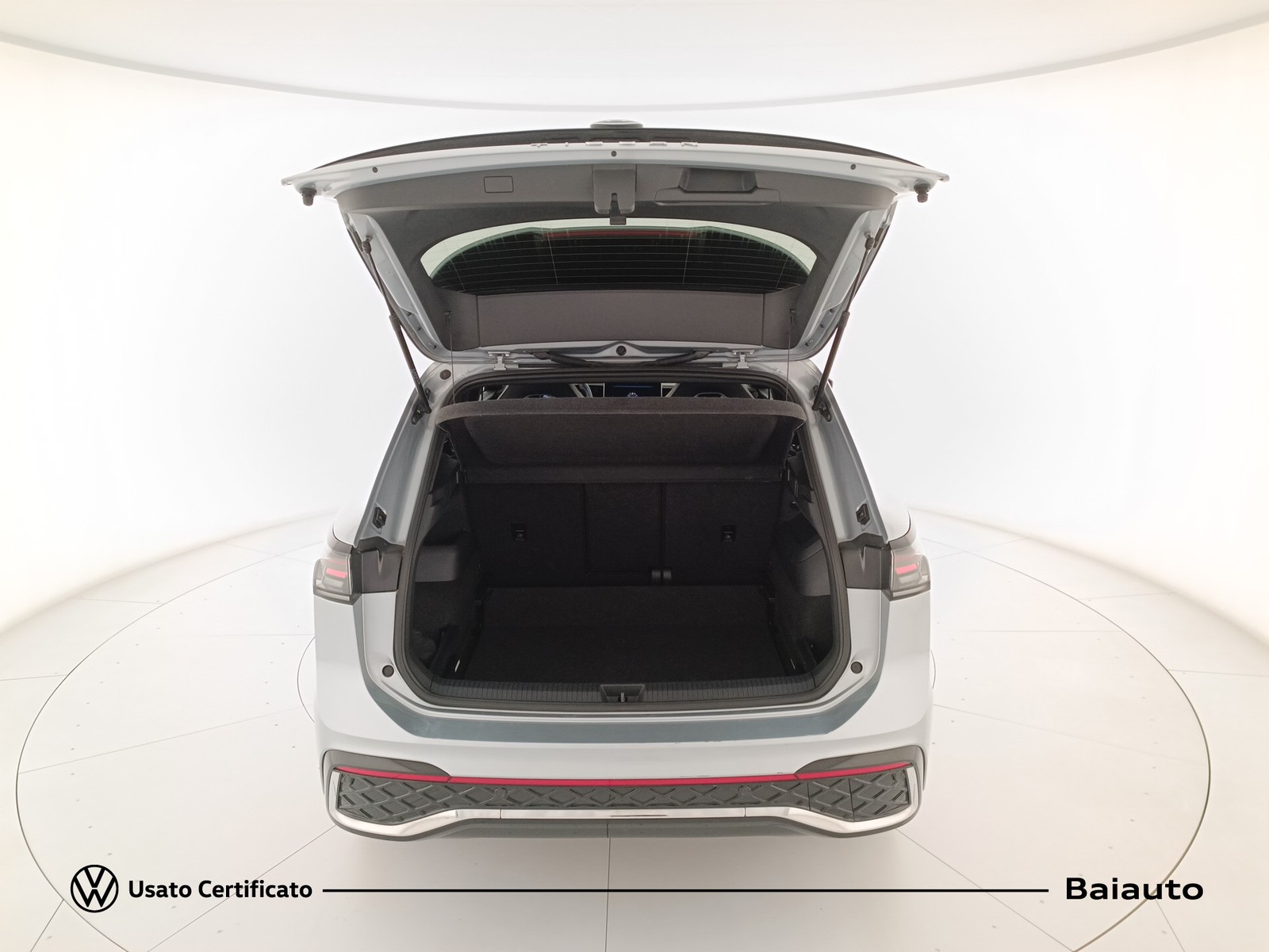 32 - Volkswagen Tiguan 2.0 tdi scr 150cv r-line dsg