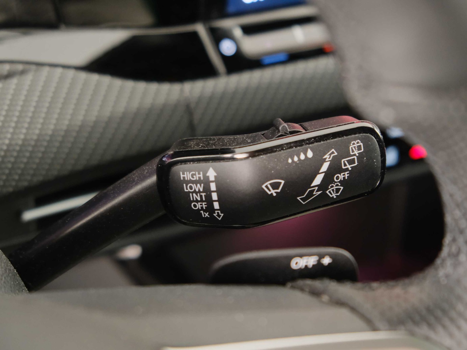 28 - Volkswagen Golf 2.0 tdi scr 150cv r-line dsg