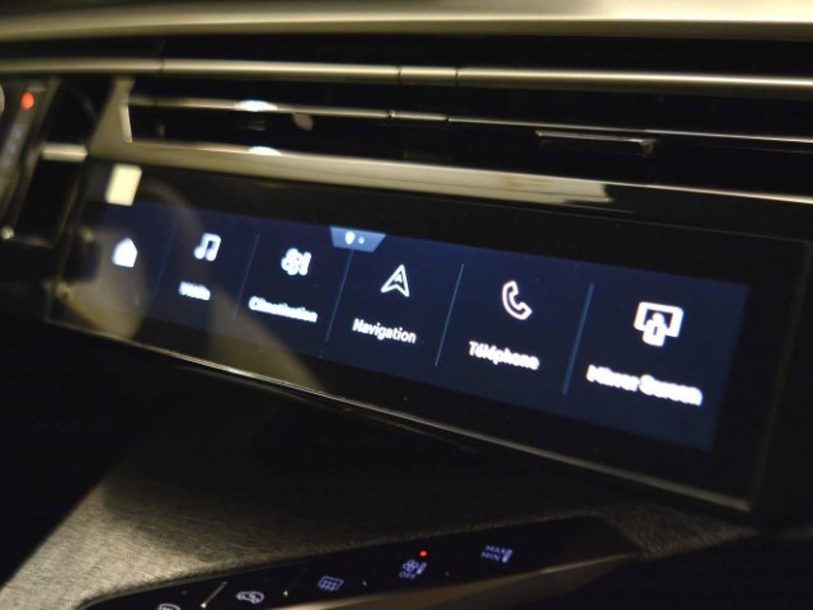 11 - Peugeot 3008 1.2 hybrid 145cv gt e-dcs6