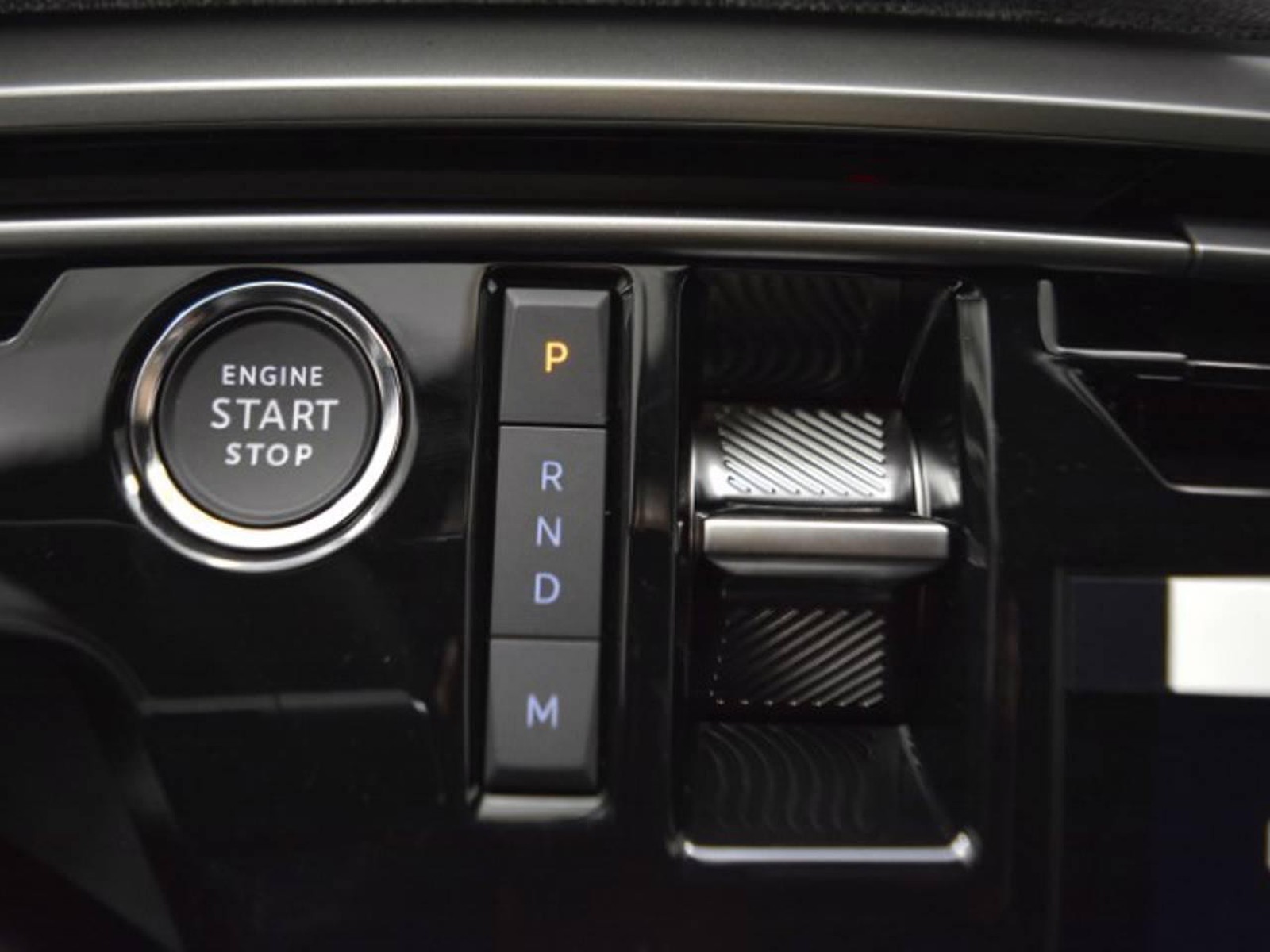 12 - Peugeot 3008 1.2 hybrid 145cv gt e-dcs6