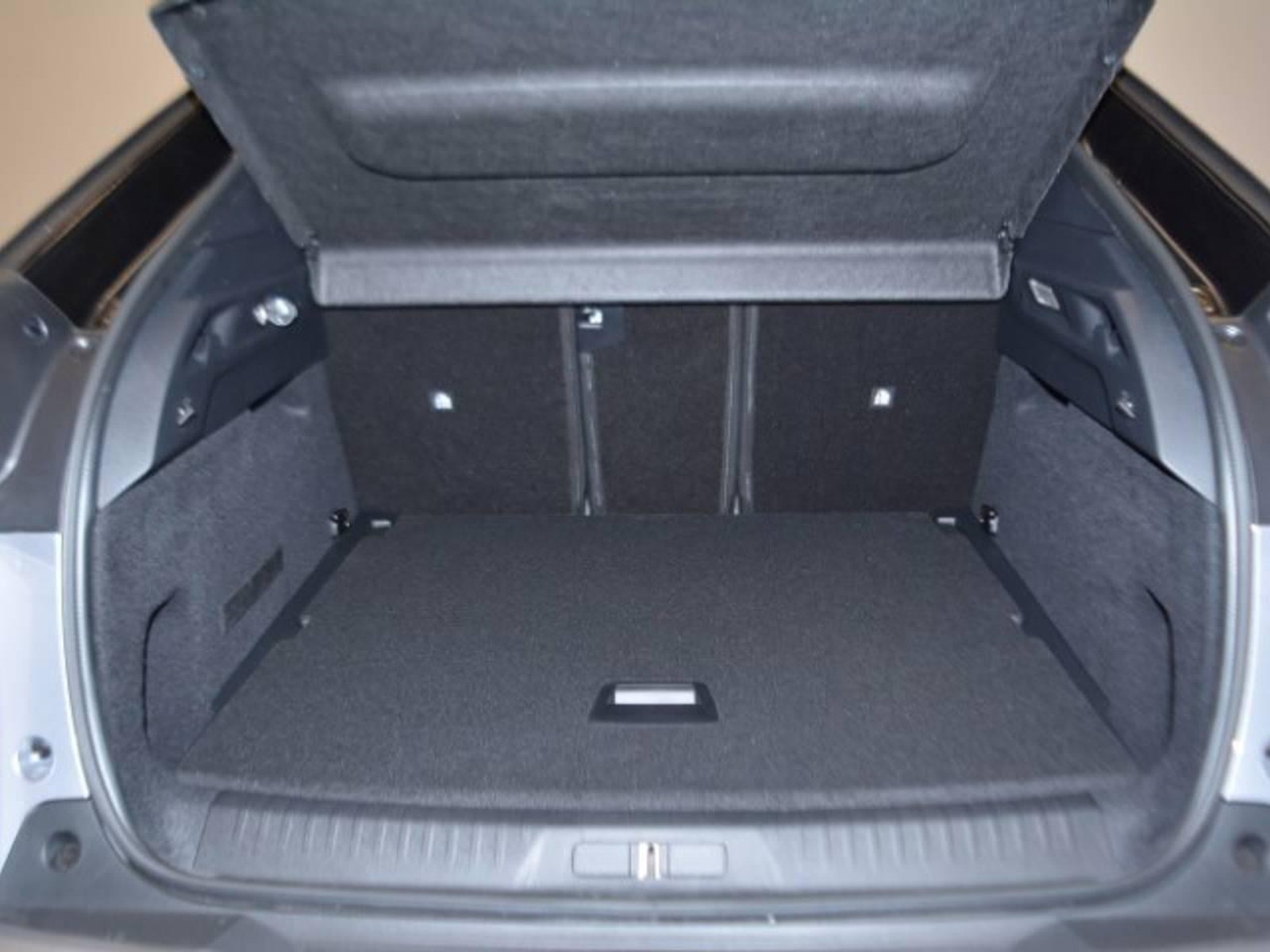 14 - Peugeot 3008 1.2 hybrid 145cv gt e-dcs6