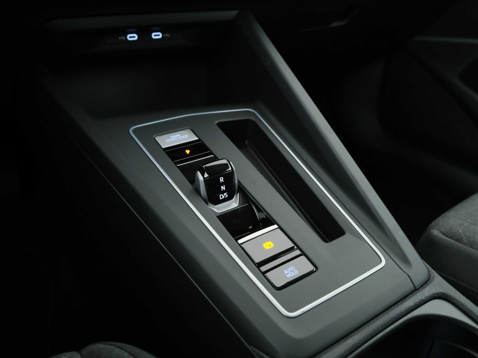 12 - Volkswagen Golf 1.5 tsi ehybrid 204cv edition plus dsg