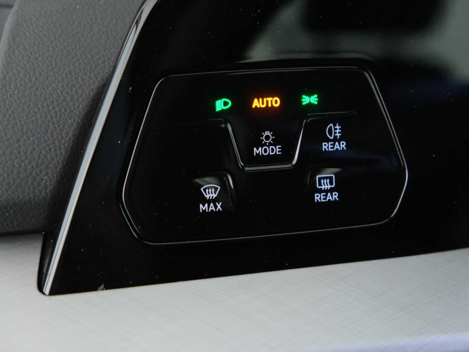 24 - Volkswagen Golf 1.5 tsi ehybrid 204cv edition plus dsg