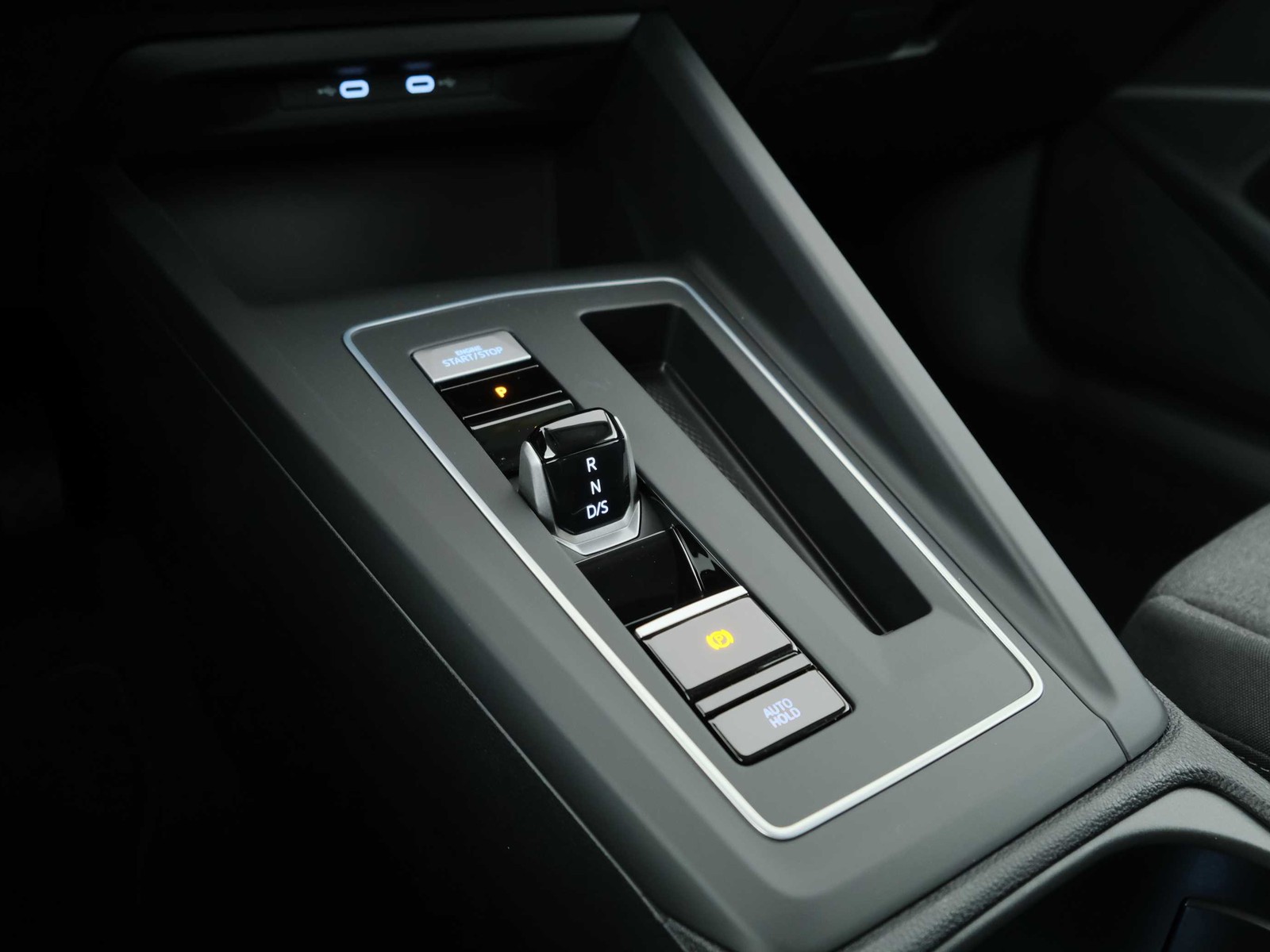 12 - Volkswagen Golf 1.5 tsi ehybrid 204cv edition plus dsg