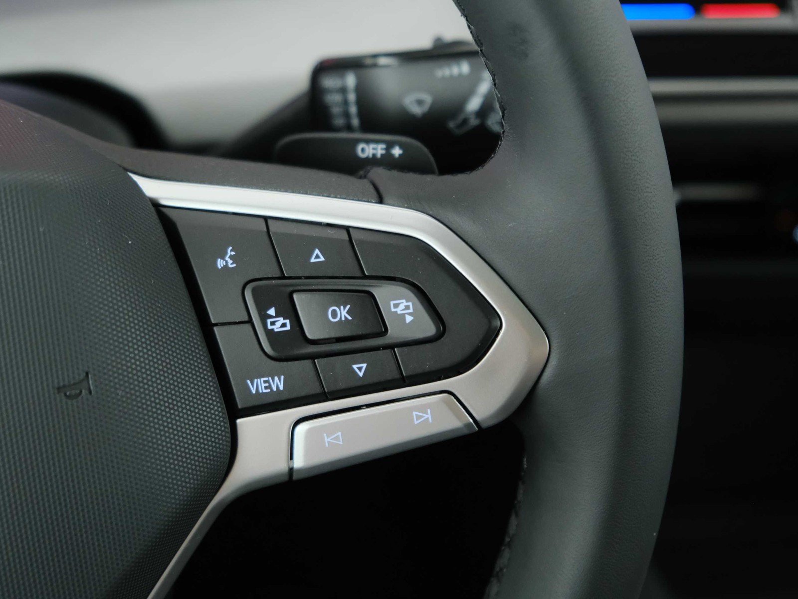 27 - Volkswagen Golf 1.5 tsi ehybrid 204cv edition plus dsg