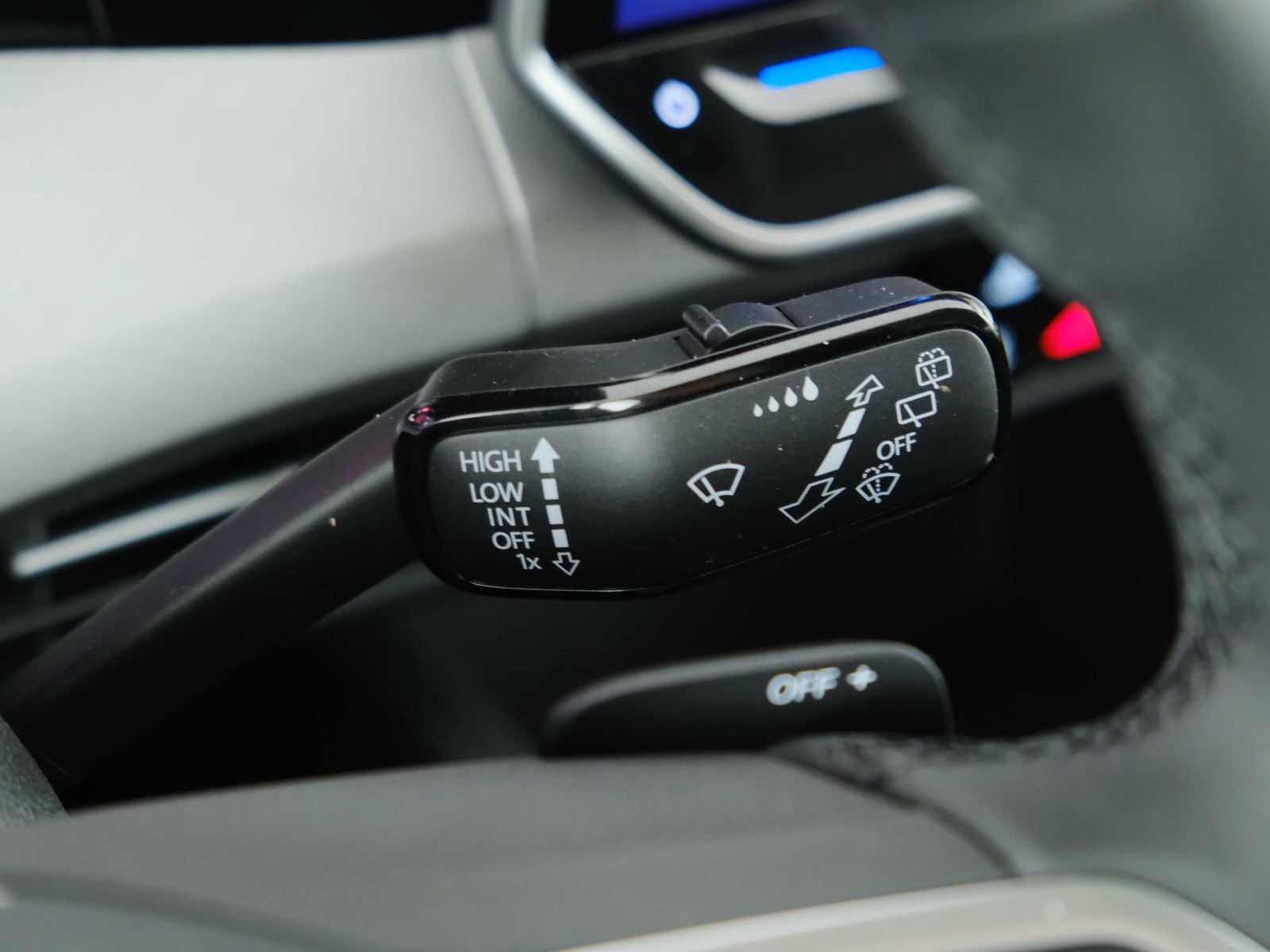 28 - Volkswagen Golf 1.5 tsi ehybrid 204cv edition plus dsg