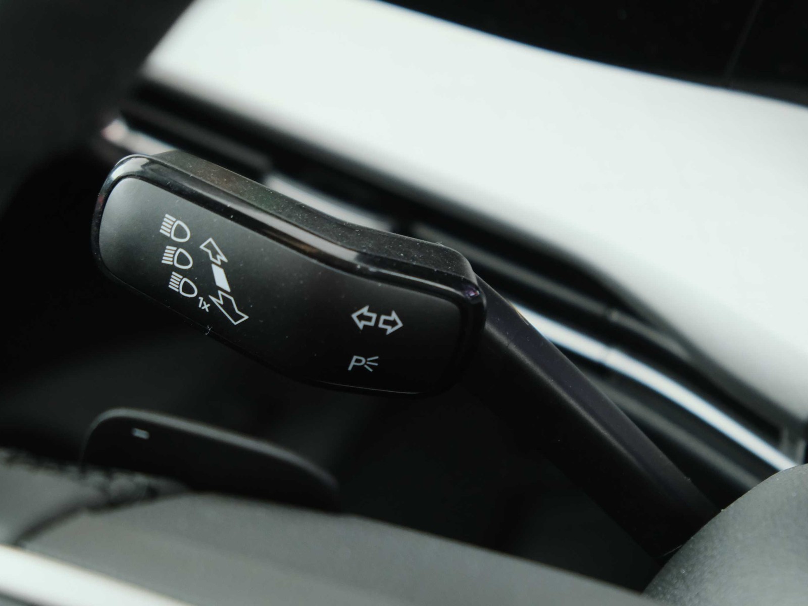 29 - Volkswagen Golf 1.5 tsi ehybrid 204cv edition plus dsg