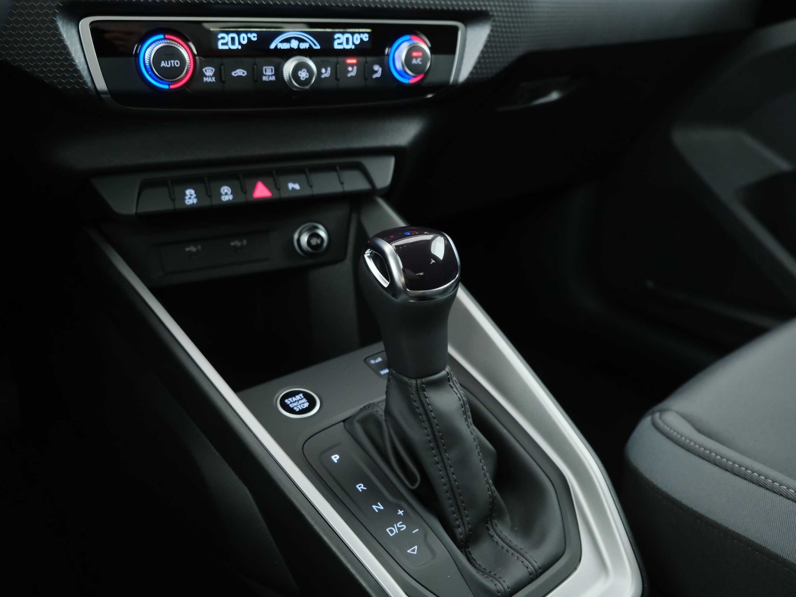 5 - Audi A1 sportback 30 1.0 tfsi 116cv identity black s tronic