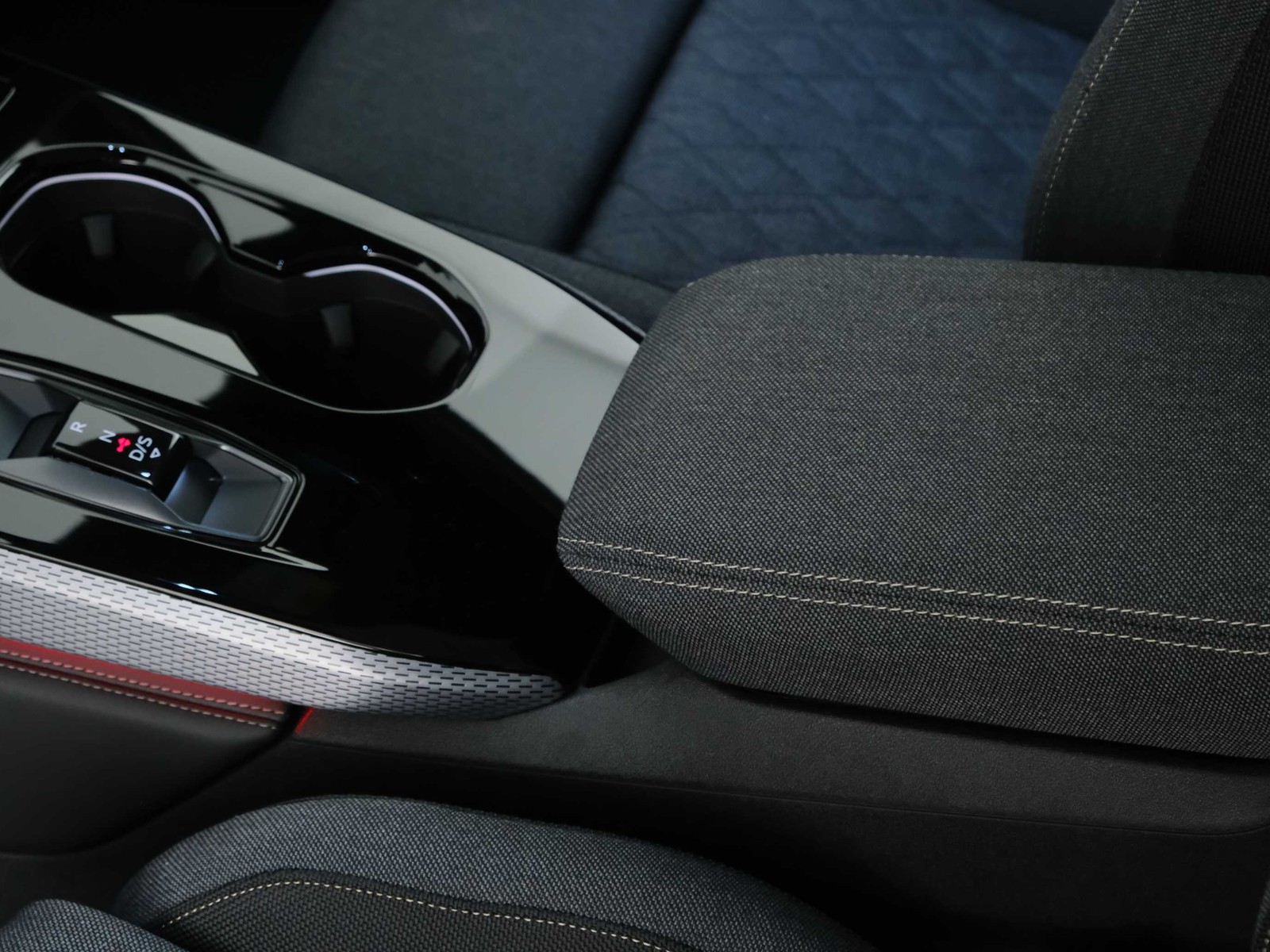 32 - Audi A5 berlina 2.0 tdi mhev+ 204cv launch edition one quattro s tronic