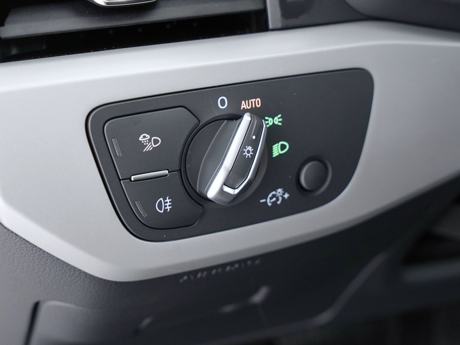 11 - Audi A4 berlina 35 2.0 tdi mhev 163cv business advanced s tronic