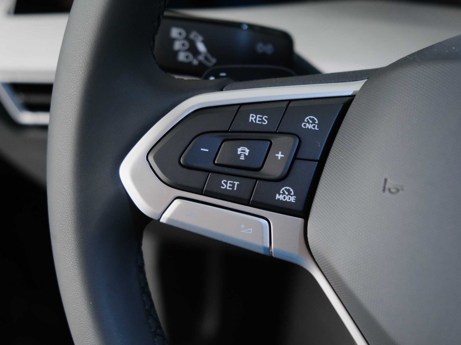 26 - Volkswagen Golf 1.5 tsi ehybrid 204cv edition plus dsg