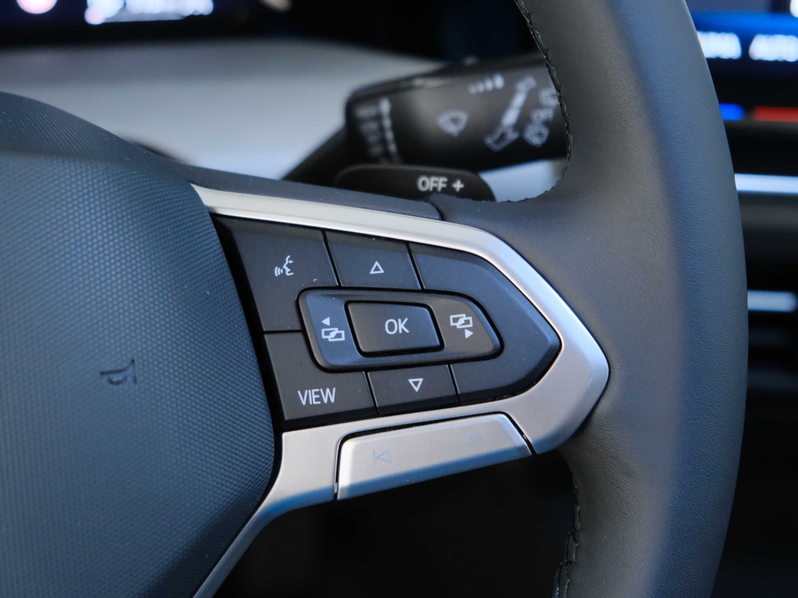 27 - Volkswagen Golf 1.5 tsi ehybrid 204cv edition plus dsg