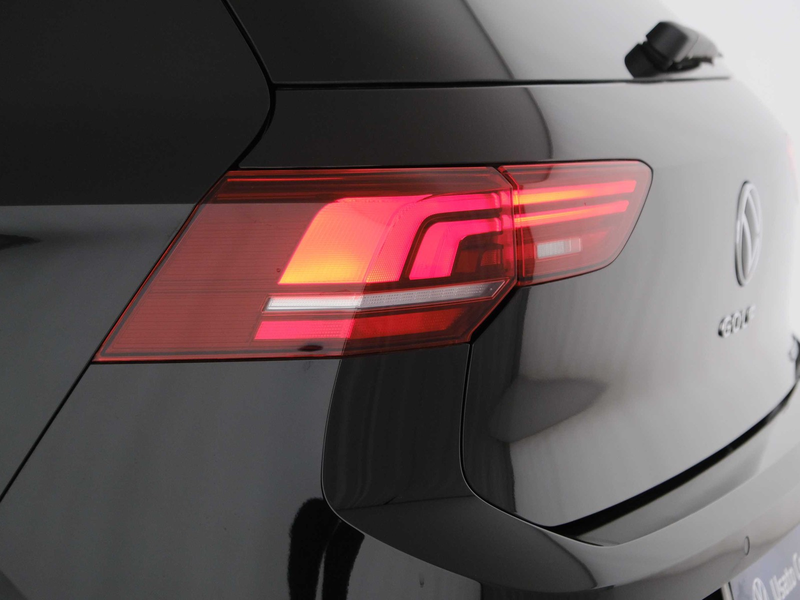 44 - Volkswagen Golf 1.5 tsi ehybrid 204cv edition plus dsg