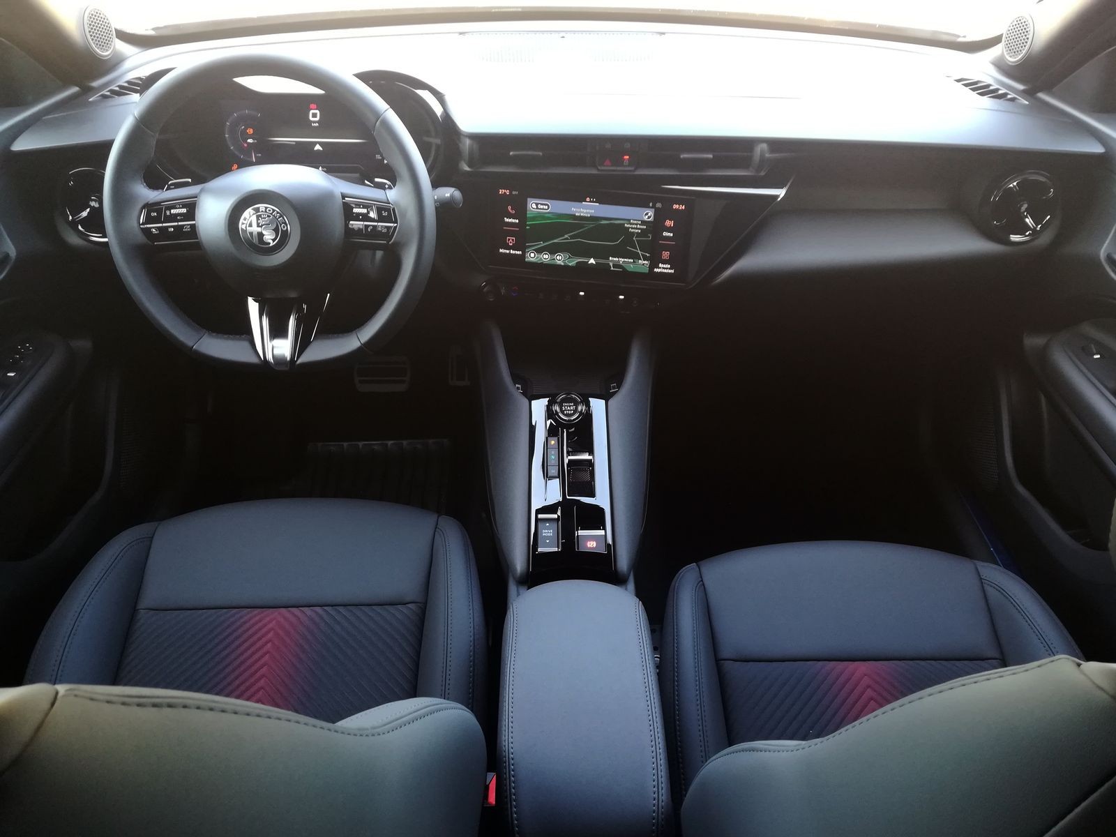 8 - Alfa Romeo Junior 1.2 hybrid 145cv ibrida speciale edct6