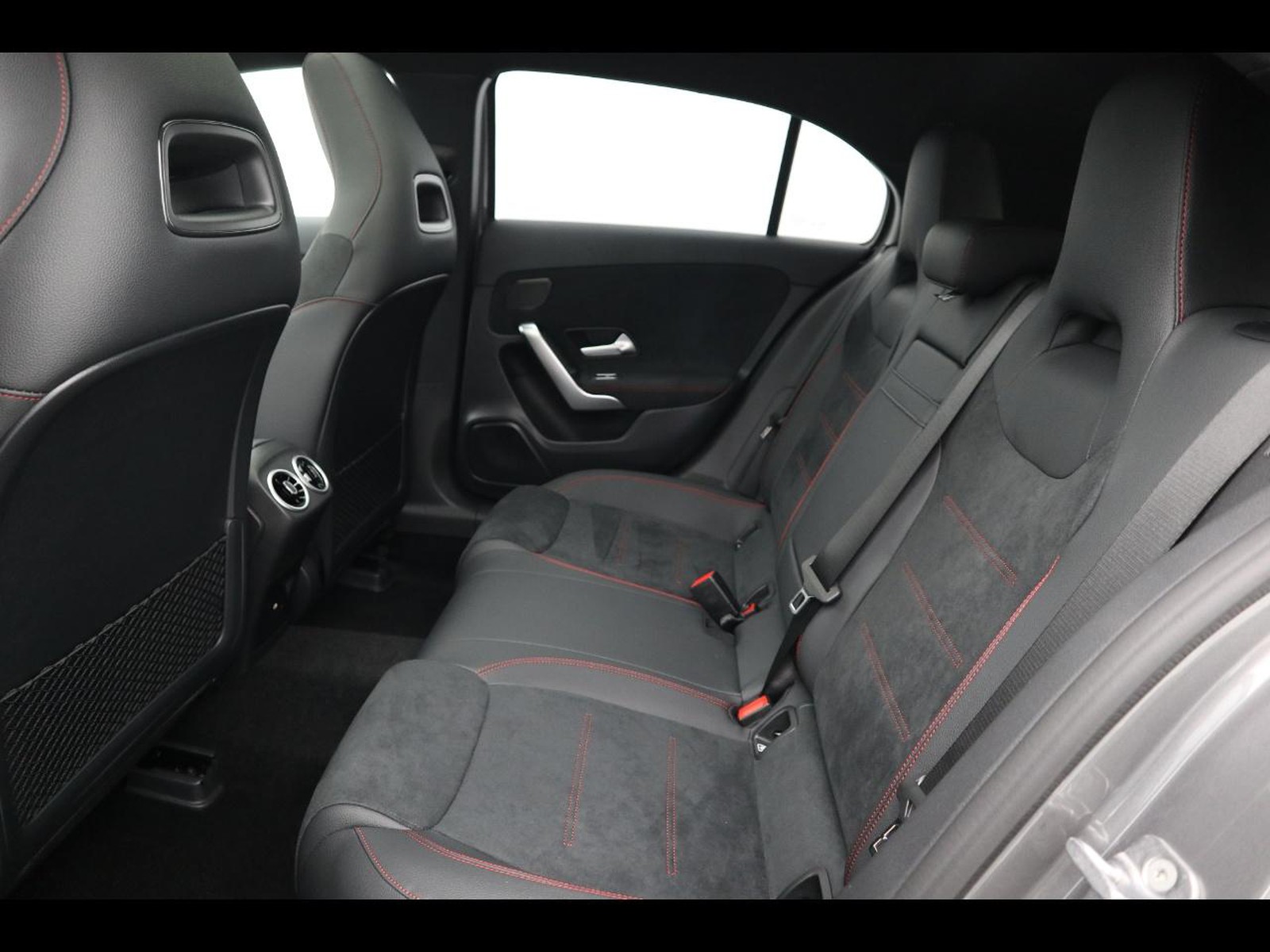 8 - Mercedes Classe A 250 e plug-in-hybrid amg line premium speedshift dct amg 8g