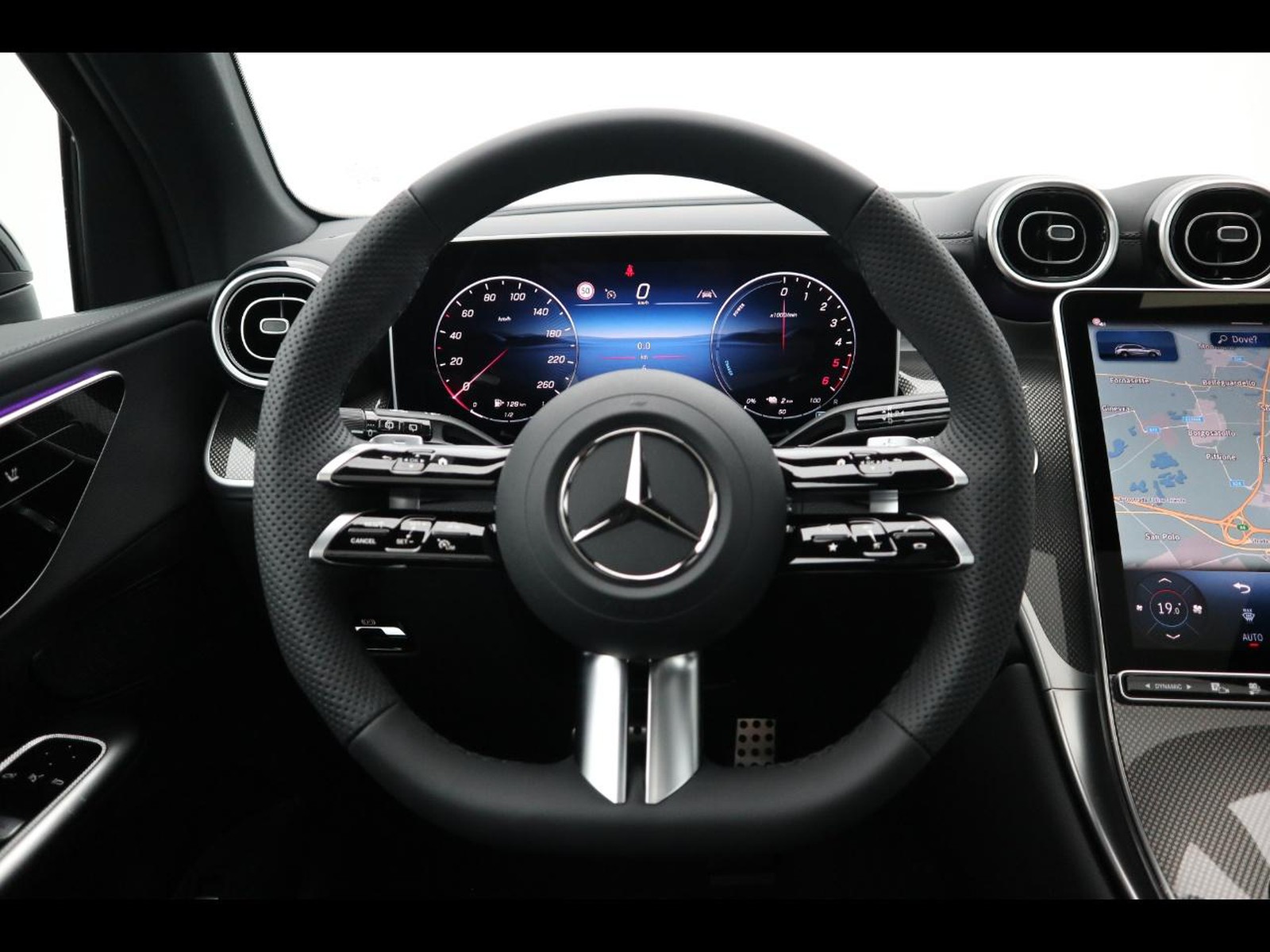 17 - Mercedes GLC suv 300 de plug in hybrid amg line advanced tech 4matic 9g-tronic