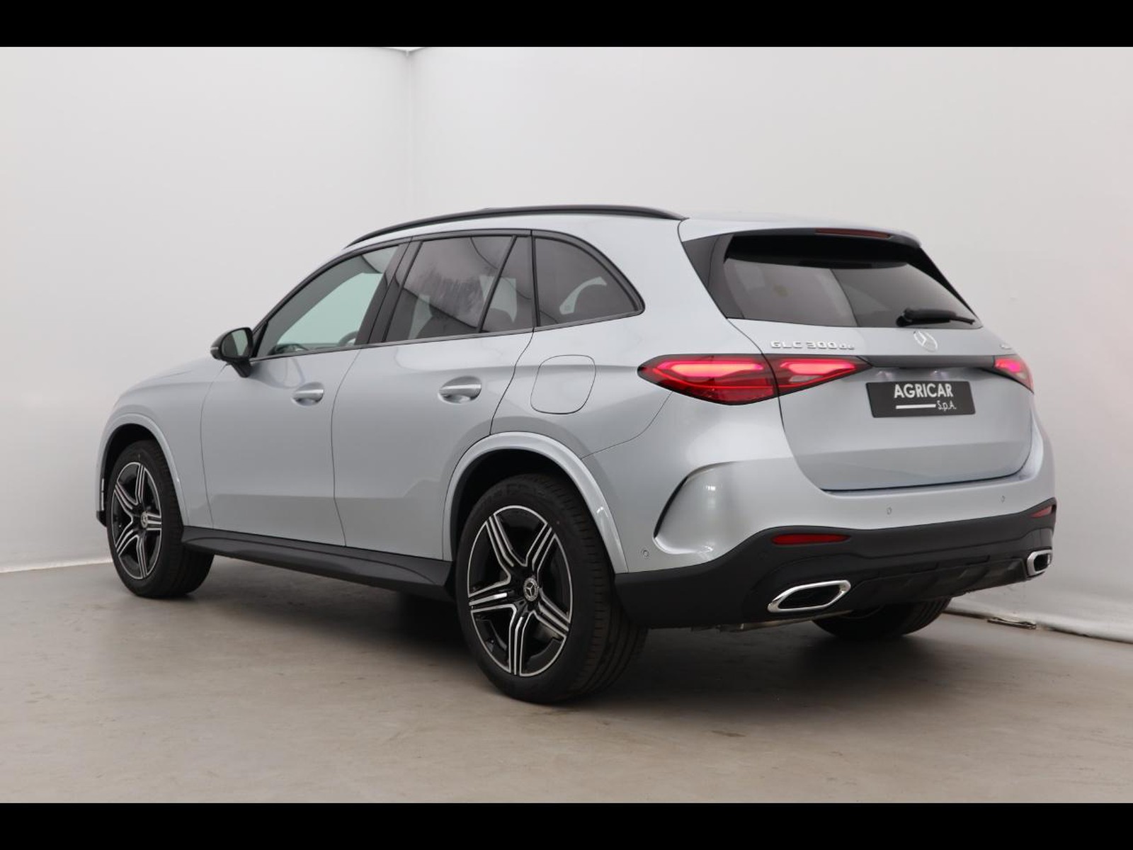 5 - Mercedes GLC suv 300 de plug in hybrid amg line advanced tech 4matic 9g-tronic