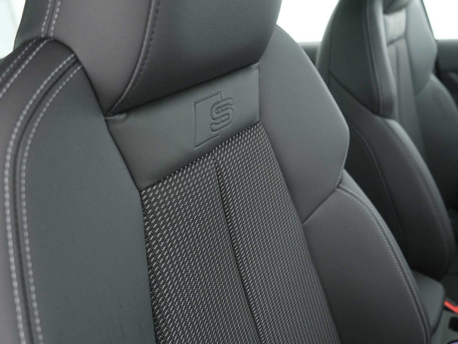 32 - Audi A3 sedan 2.0 tdi 150cv s line edition s tronic