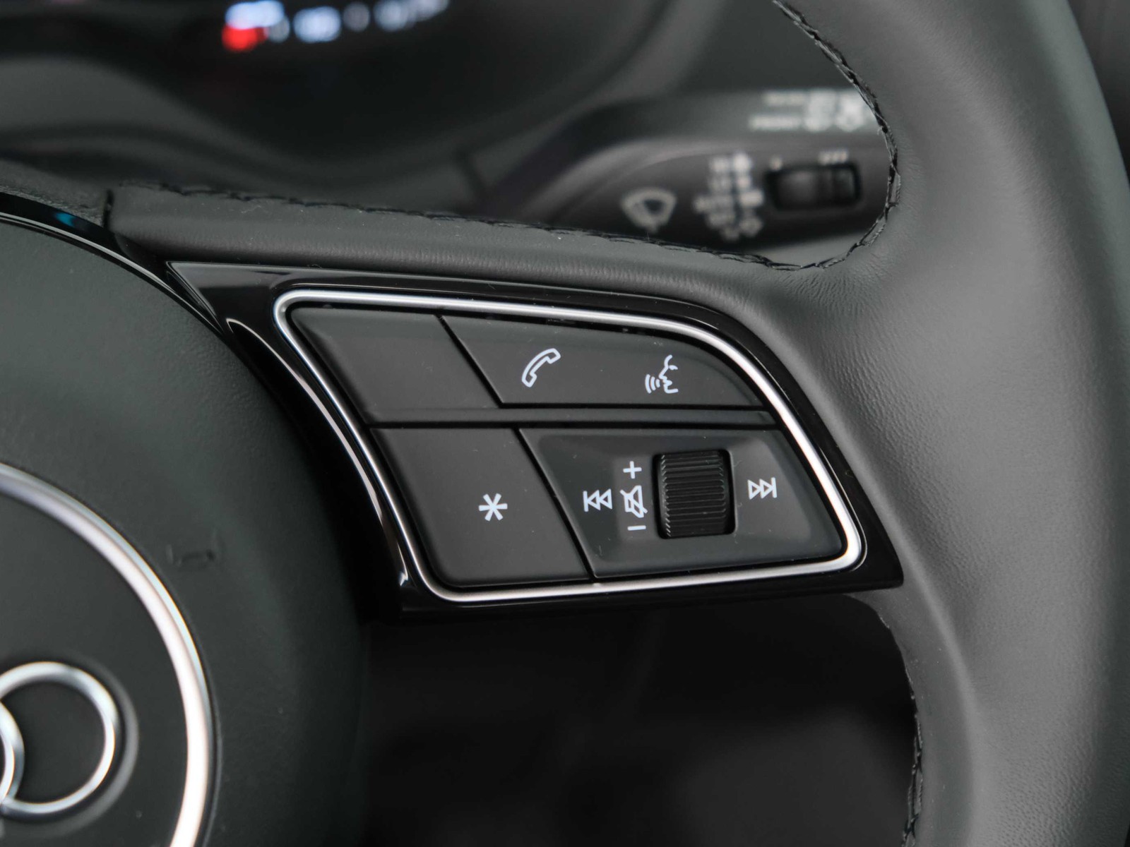 26 - Audi Q2 35 2.0 tdi business s tronic