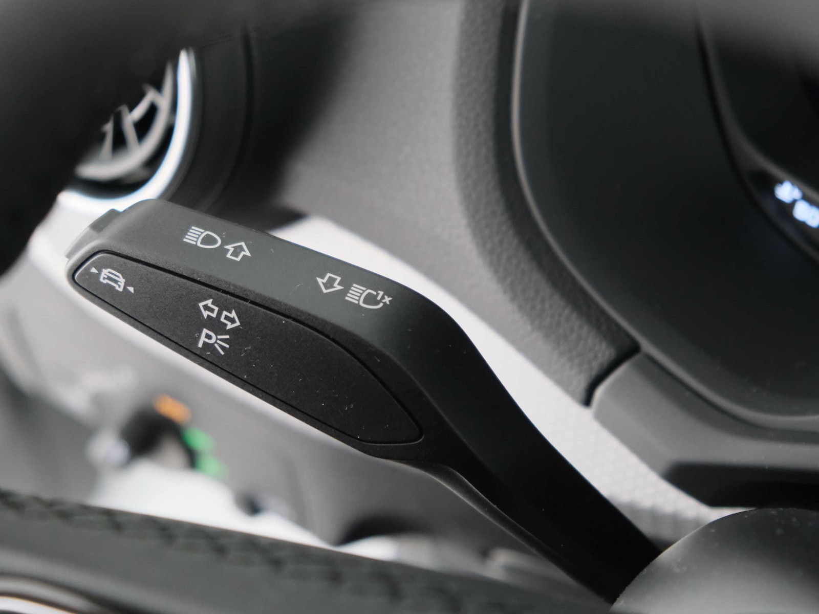 28 - Audi Q2 35 2.0 tdi business s tronic