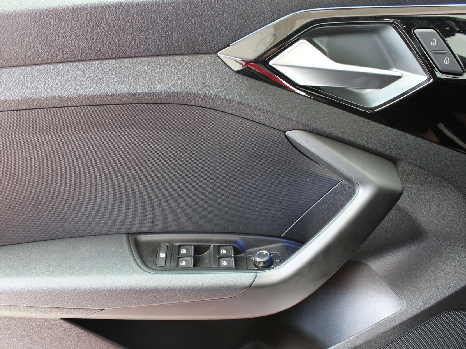 12 - Audi A1 sportback 30 1.0 tfsi 116cv identity black s tronic