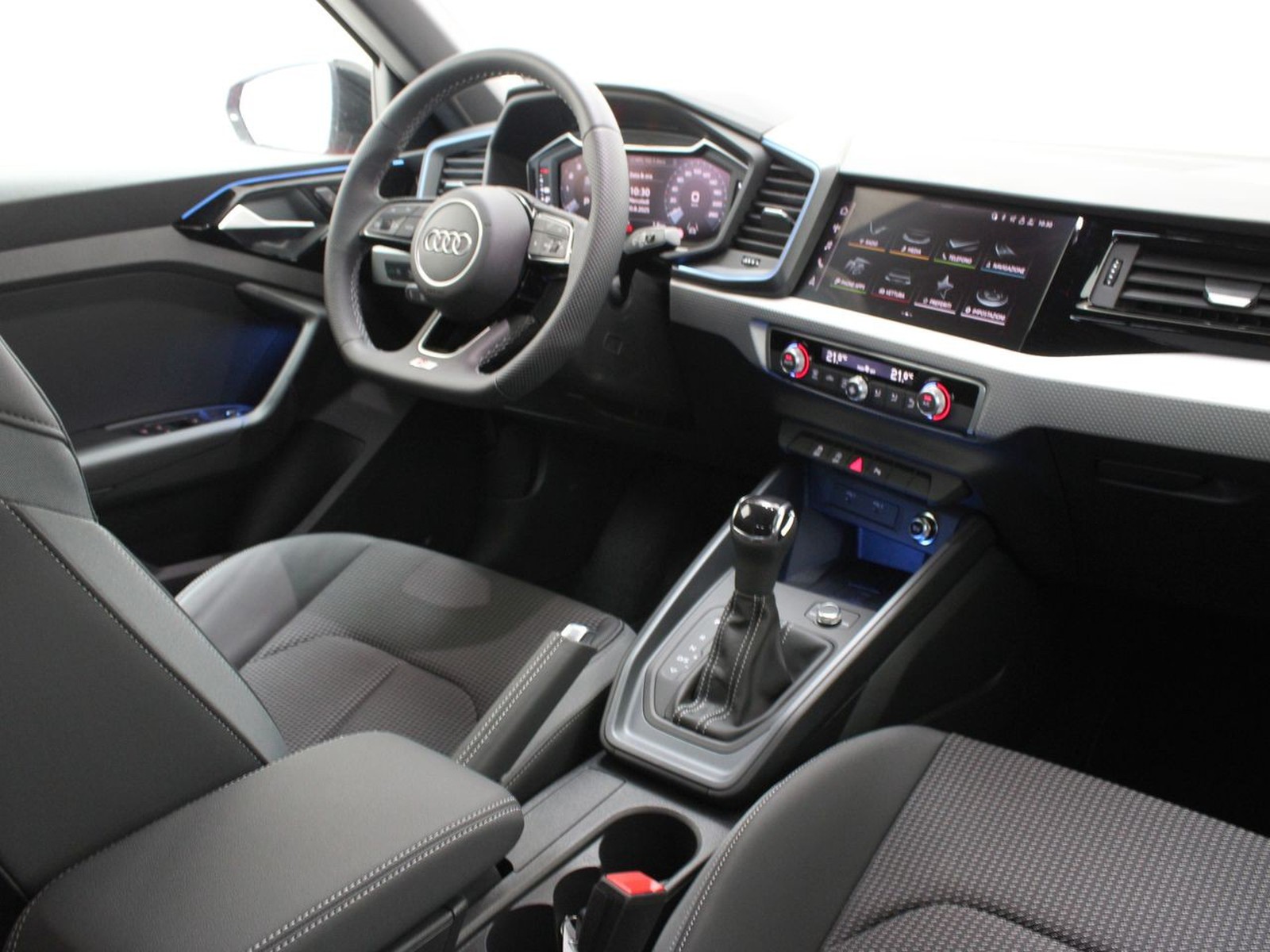 4 - Audi A1 sportback 30 1.0 tfsi 116cv identity black s tronic