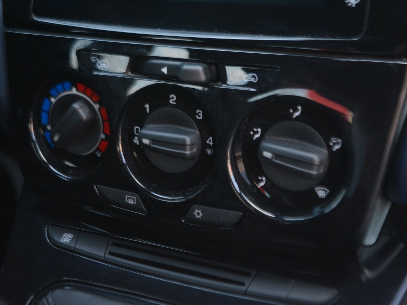 11 - Lancia Ypsilon 1.0 firefly hybrid 70cv platino s&s