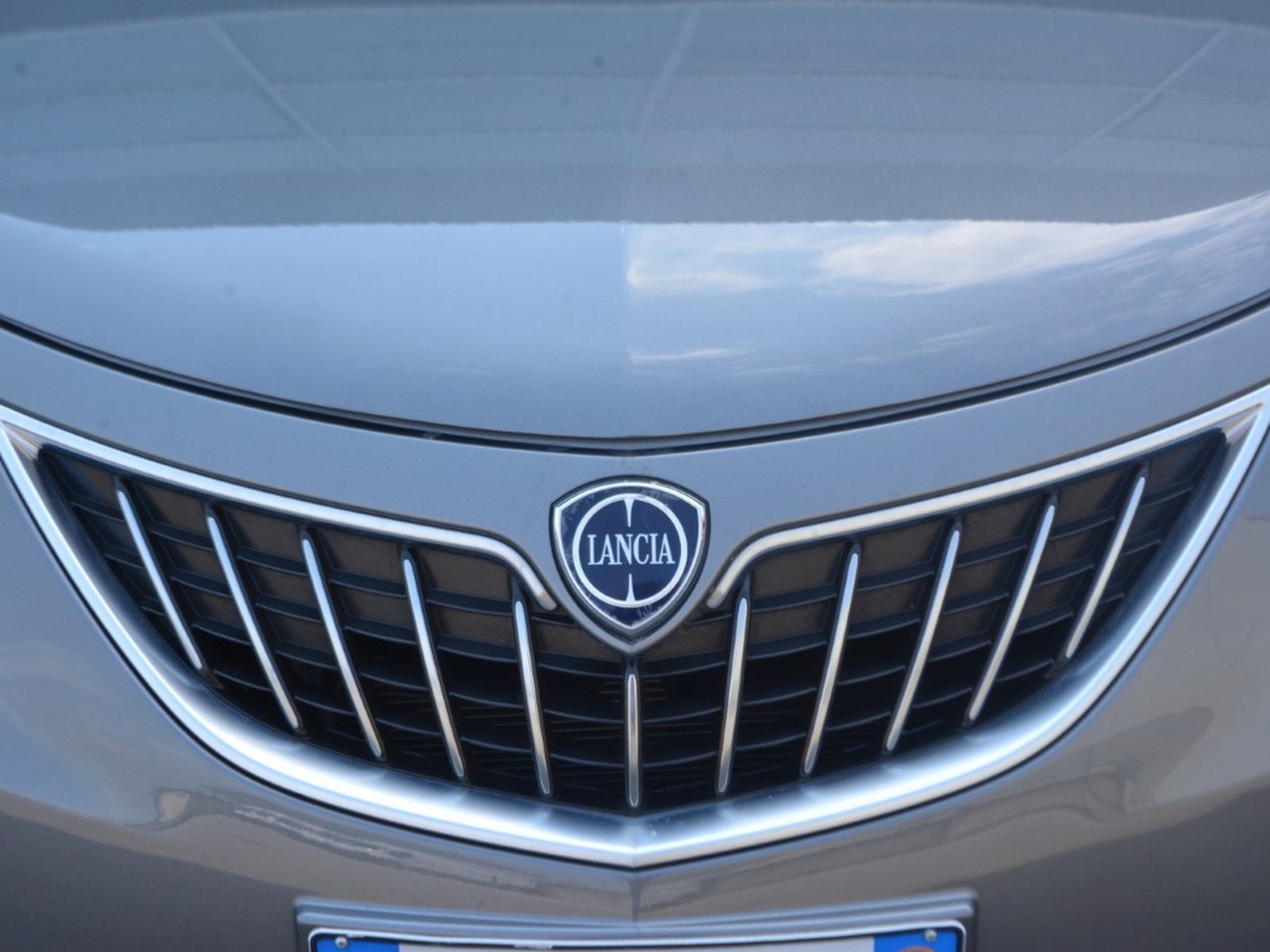 20 - Lancia Ypsilon 1.0 firefly hybrid 70cv platino s&s