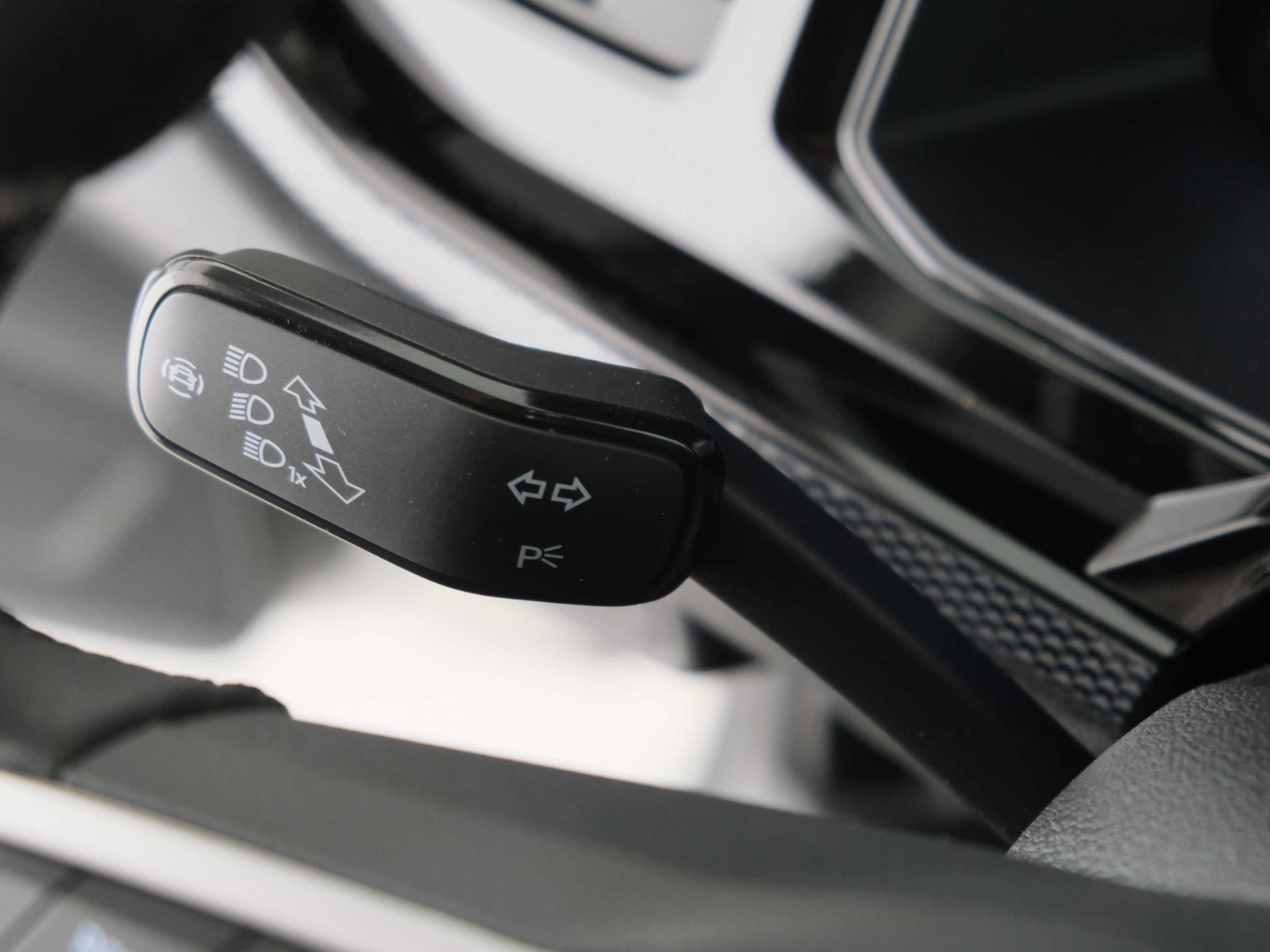 28 - Volkswagen Taigo 1.0 tsi 115cv life