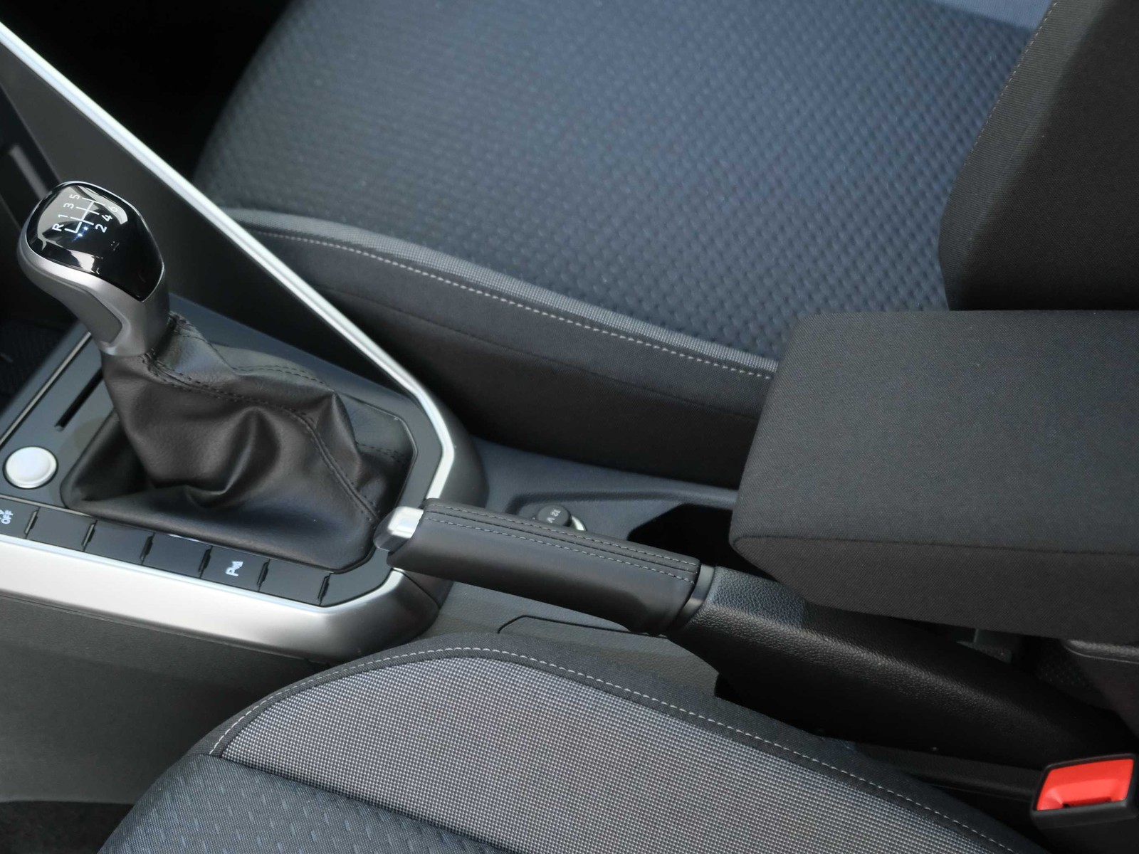 29 - Volkswagen Taigo 1.0 tsi 115cv life