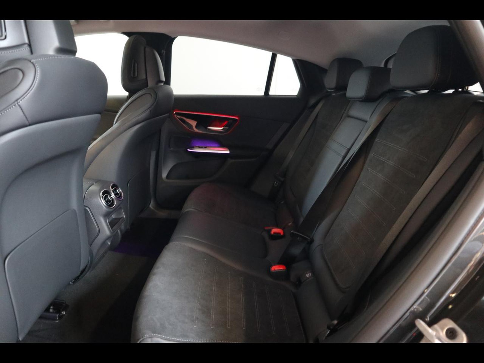 8 - Mercedes GLC coupe 220 d amg line premium 4matic 9g-tronic