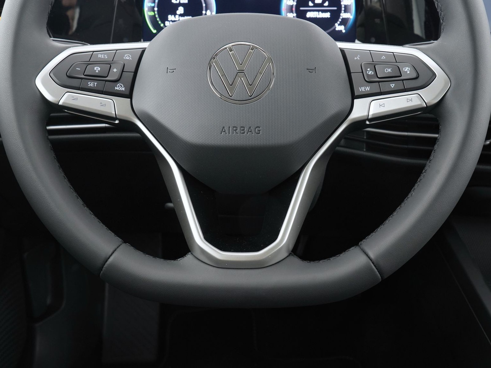 14 - Volkswagen Golf 1.5 tsi ehybrid 204cv edition plus dsg