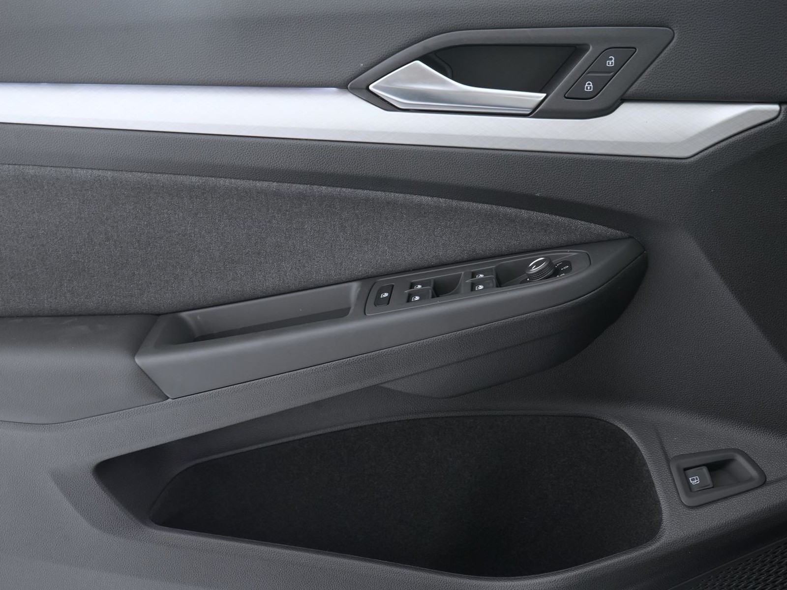 16 - Volkswagen Golf 1.5 tsi ehybrid 204cv edition plus dsg