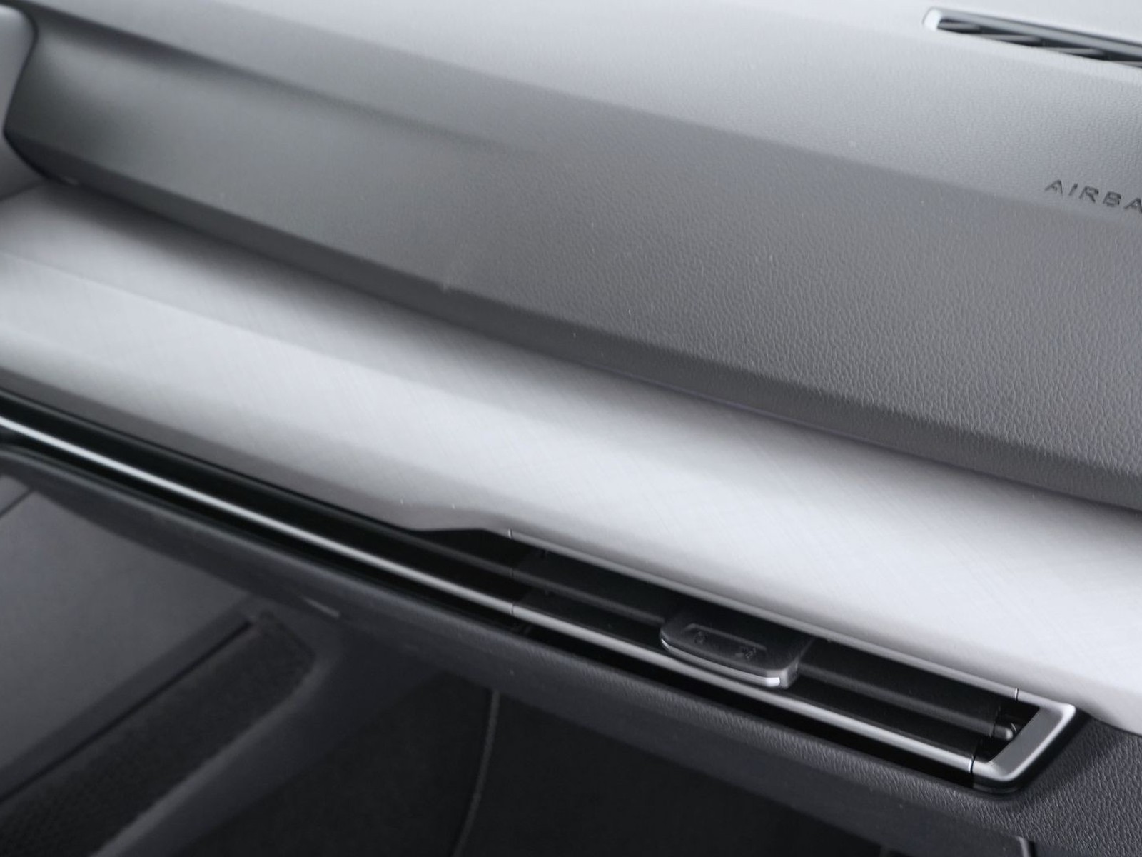 18 - Volkswagen Golf 1.5 tsi ehybrid 204cv edition plus dsg