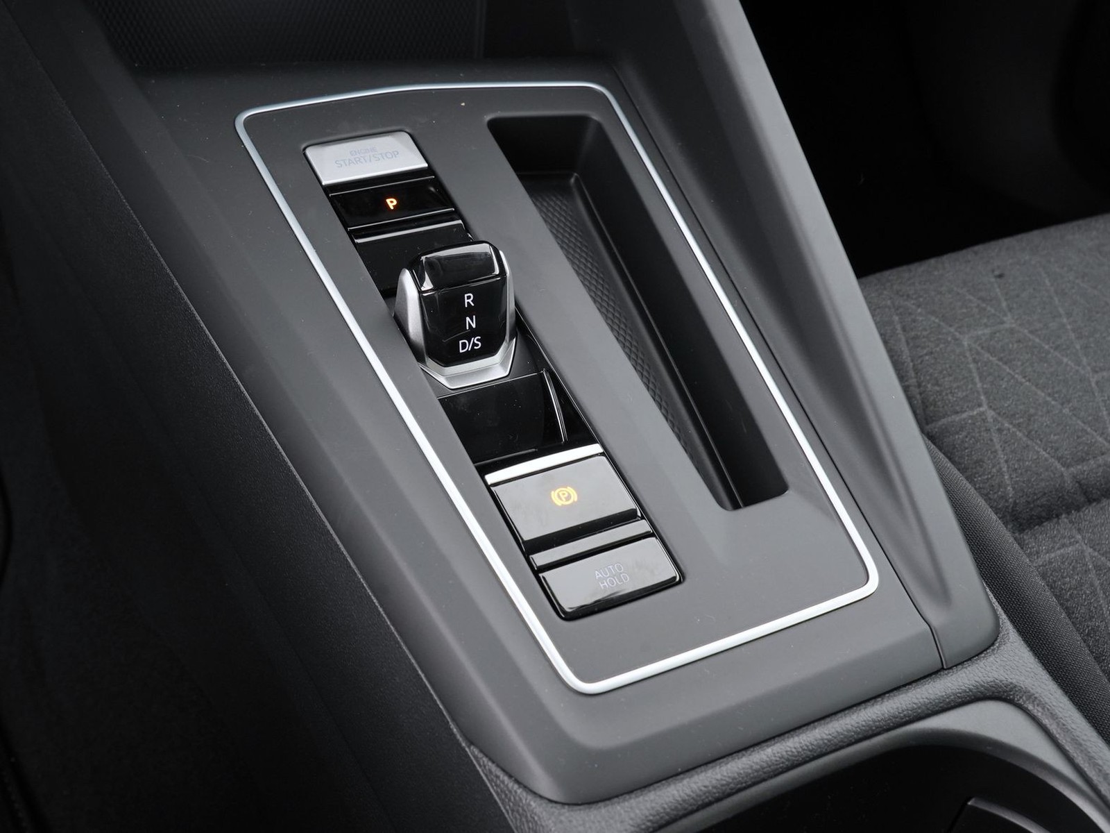 21 - Volkswagen Golf 1.5 tsi ehybrid 204cv edition plus dsg