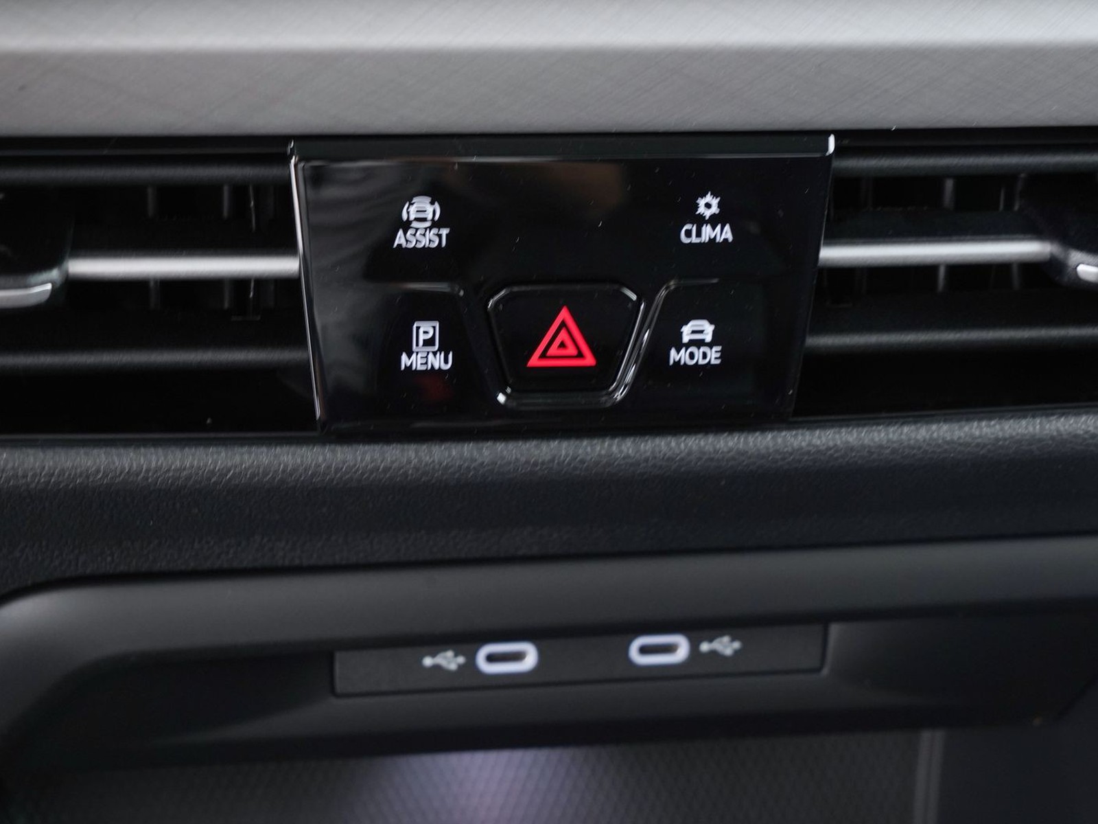 23 - Volkswagen Golf 1.5 tsi ehybrid 204cv edition plus dsg