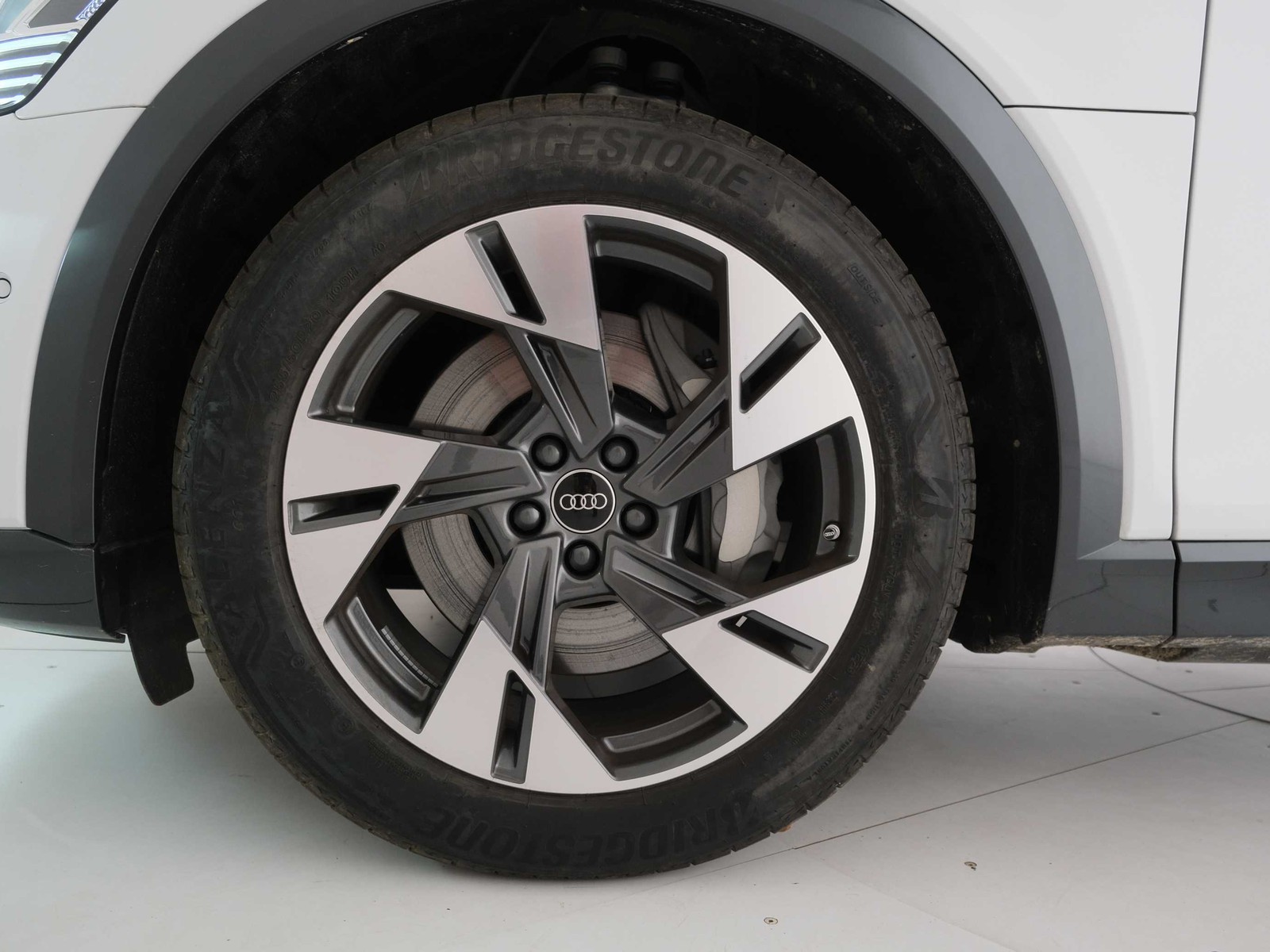 11 - Audi Q8 e-tron 50 business advanced quattro