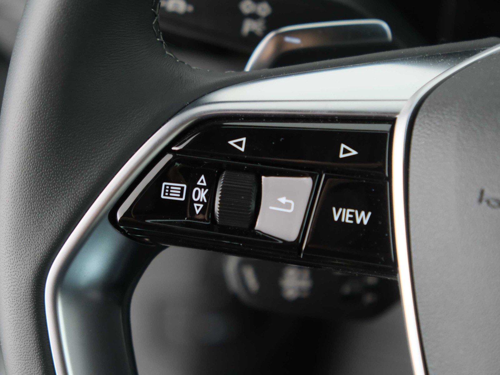 24 - Audi Q8 e-tron 50 business advanced quattro