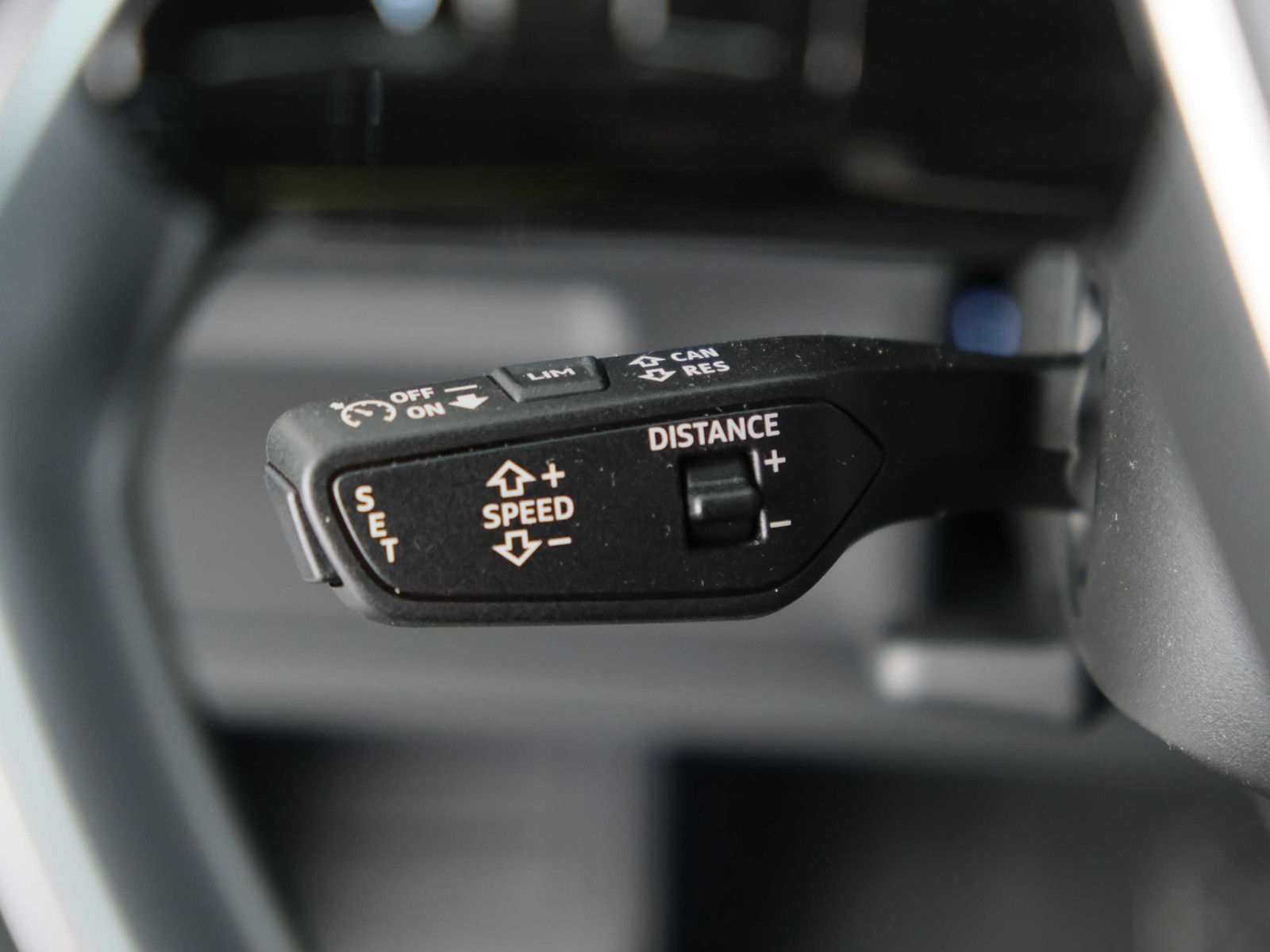 28 - Audi Q8 e-tron 50 business advanced quattro