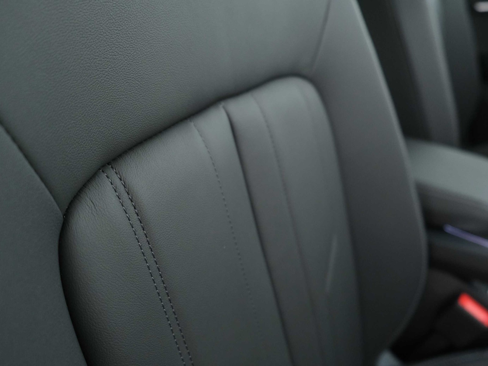 32 - Audi Q8 e-tron 50 business advanced quattro