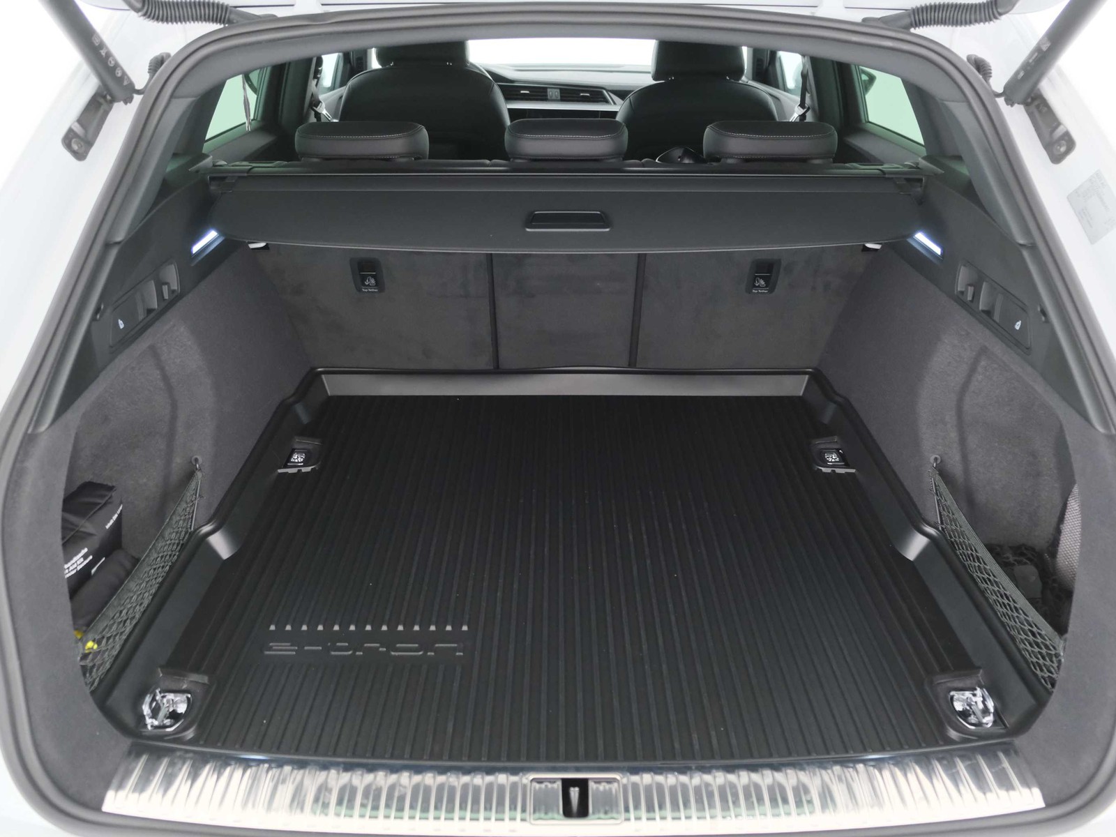 38 - Audi Q8 e-tron 50 business advanced quattro