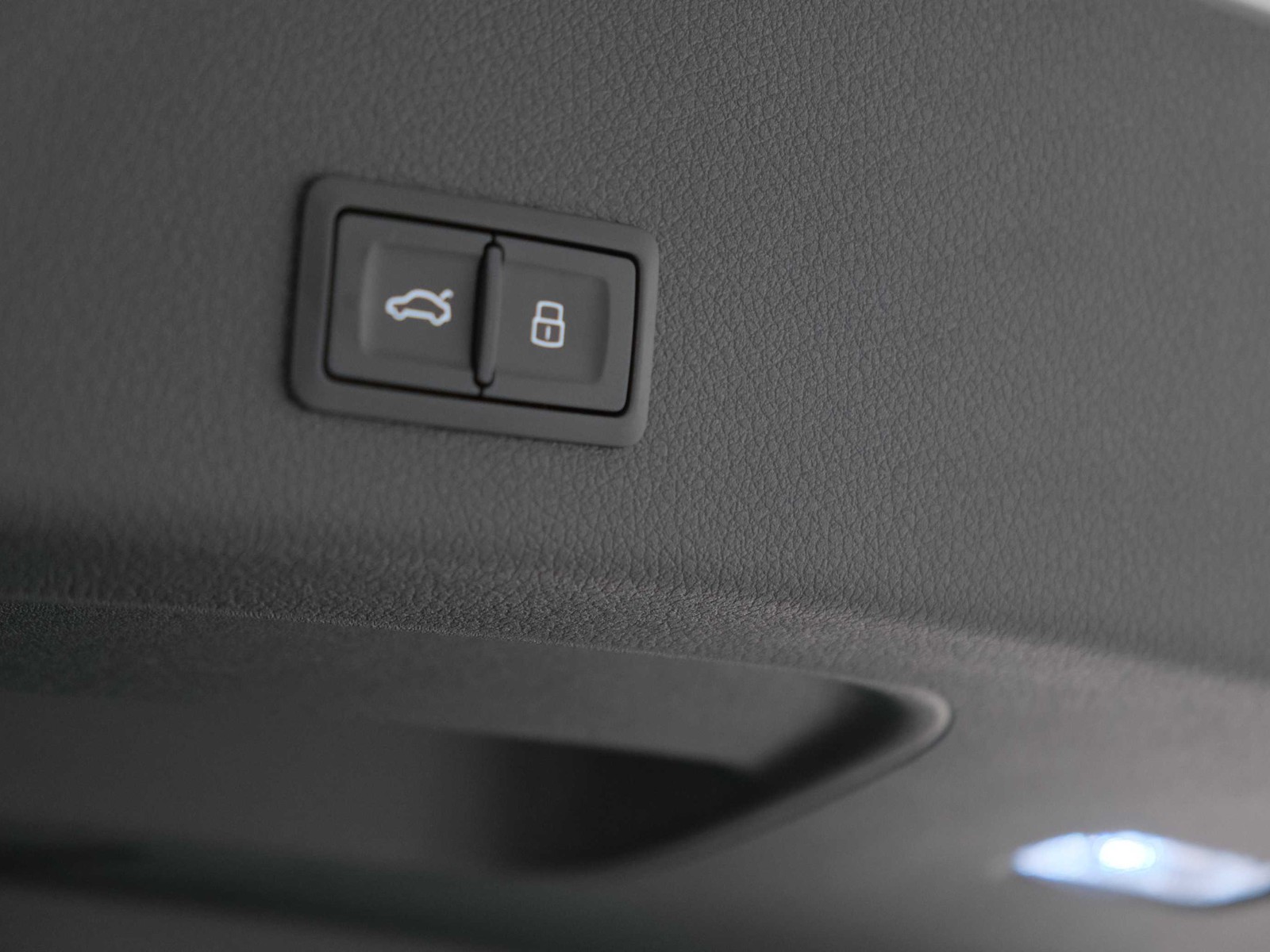 39 - Audi Q8 e-tron 50 business advanced quattro