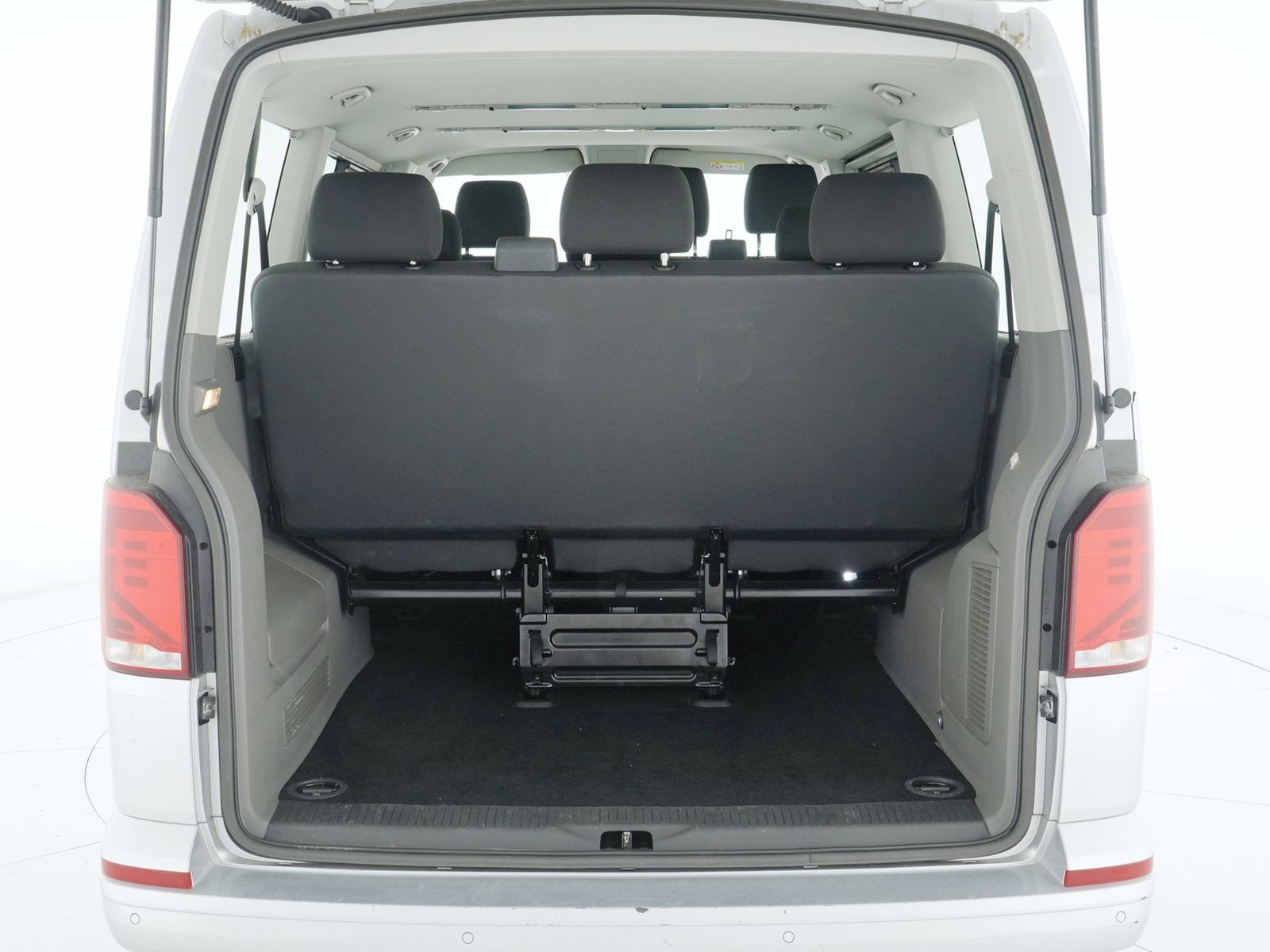 11 - Volkswagen VIC T6.1 Caravelle t6.1 2.0 tdi 150cv comfortline p.c. dsg7