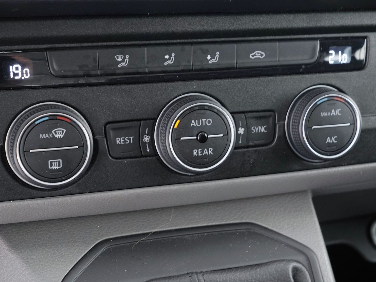 20 - Volkswagen VIC T6.1 Caravelle t6.1 2.0 tdi 150cv comfortline p.c. dsg7