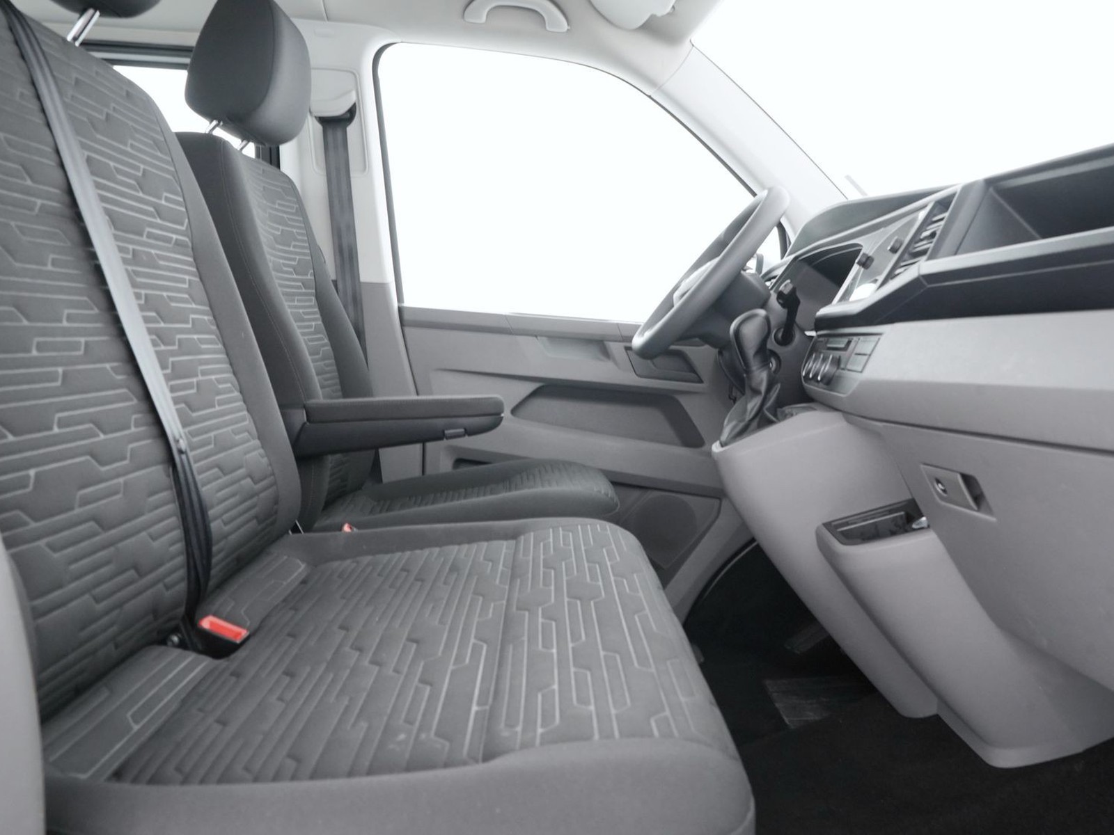 8 - Volkswagen VIC T6.1 Caravelle t6.1 2.0 tdi 150cv comfortline p.c. dsg7