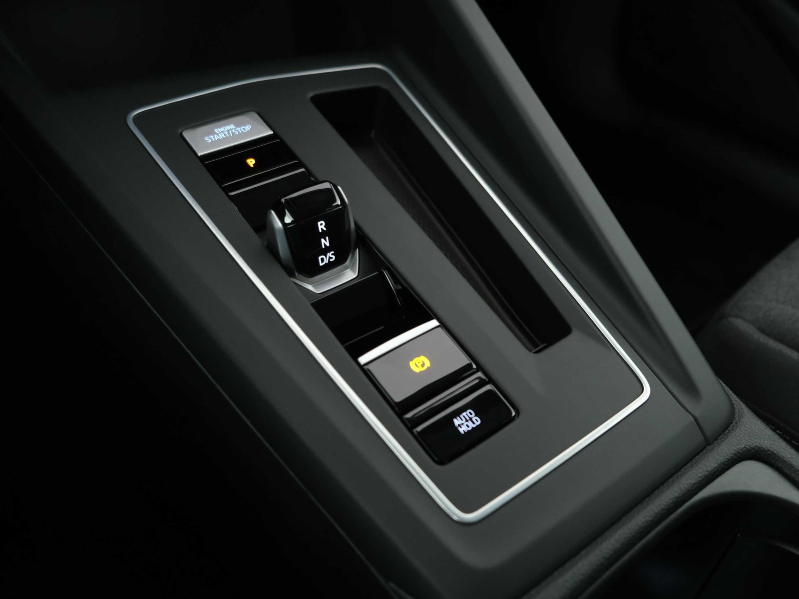 12 - Volkswagen Golf 1.5 tsi ehybrid 204cv edition plus dsg