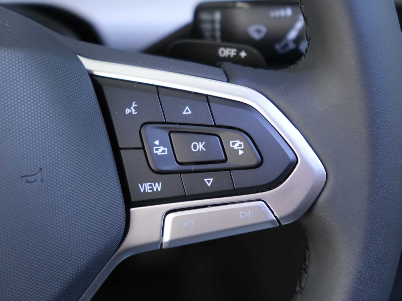 26 - Volkswagen Golf 1.5 tsi ehybrid 204cv edition plus dsg